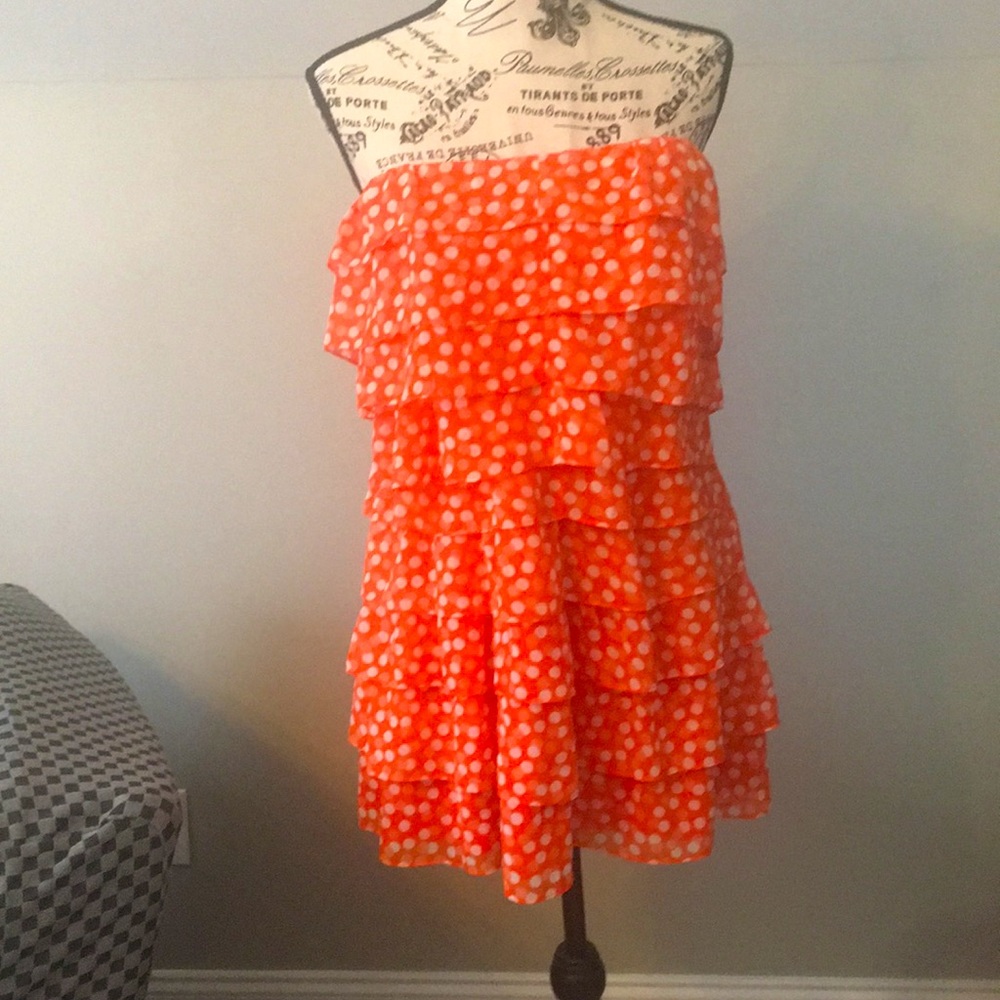 NWT strapless tiered dress.
